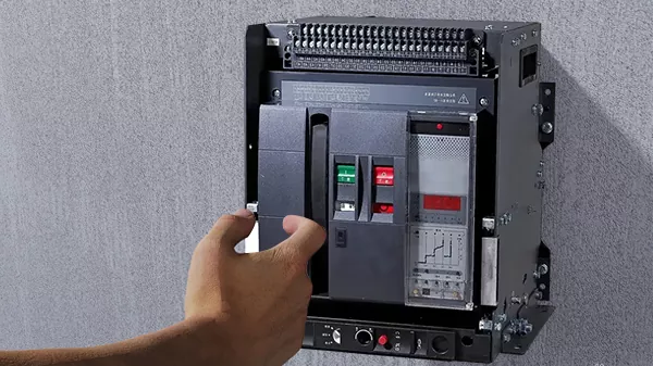Low-Voltage Circuit Breaker